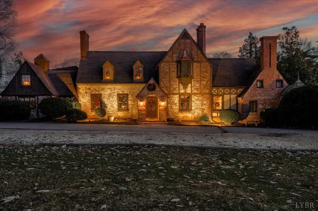 $1,100,000 | 1670-1694 Church Street, Appomattox, VA 24522