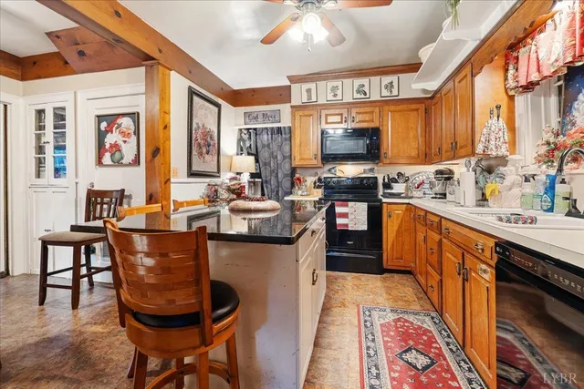 $1,100,000 | 1670-1694 Church Street, Appomattox, VA 24522