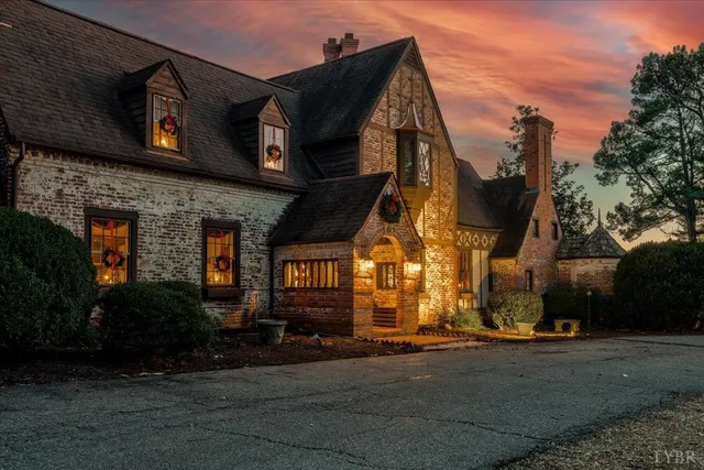 $1,100,000 | 1670-1694 Church Street, Appomattox, VA 24522