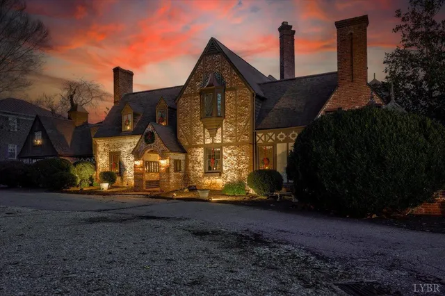 $1,100,000 | 1670-1694 Church Street, Appomattox, VA 24522