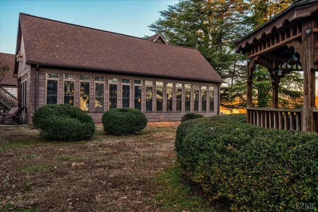 $1,100,000 | 1670-1694 Church Street, Appomattox, VA 24522