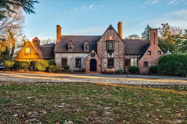 $1,100,000 | 1670-1694 Church Street, Appomattox, VA 24522