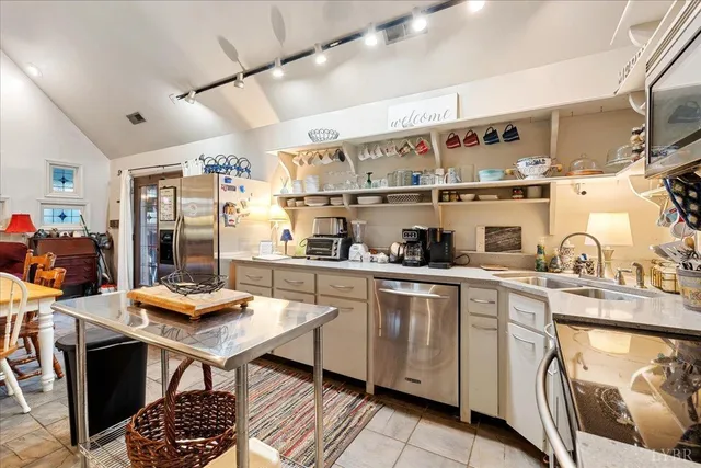 $1,100,000 | 1670-1694 Church Street, Appomattox, VA 24522