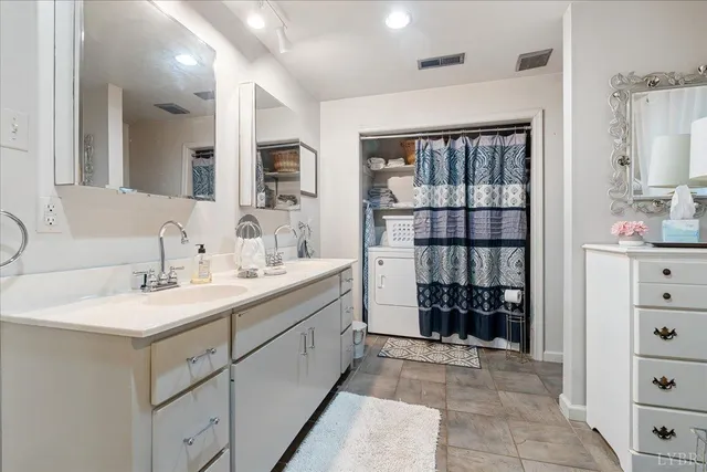 $1,100,000 | 1670-1694 Church Street, Appomattox, VA 24522