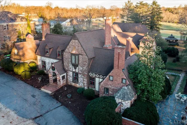 $1,100,000 | 1670-1694 Church Street, Appomattox, VA 24522