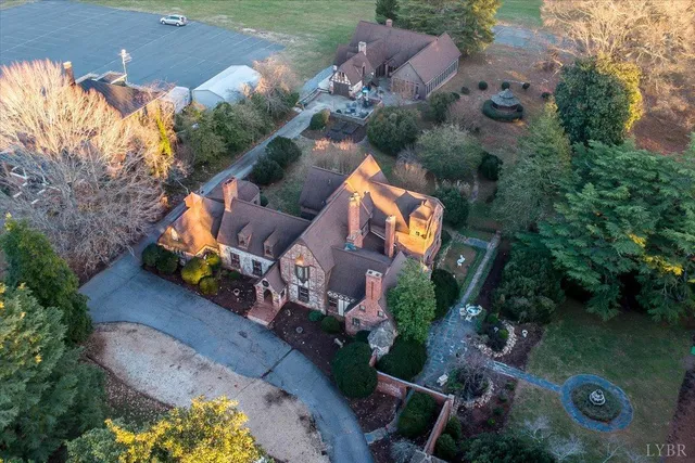 $1,100,000 | 1670-1694 Church Street, Appomattox, VA 24522