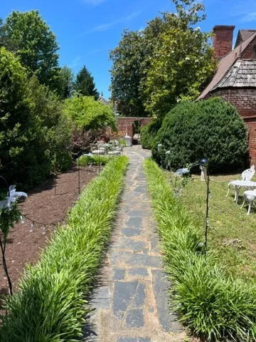 $1,100,000 | 1670-1694 Church Street, Appomattox, VA 24522