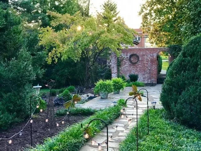 $1,100,000 | 1670-1694 Church Street, Appomattox, VA 24522