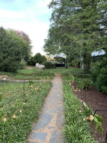 $1,100,000 | 1670-1694 Church Street, Appomattox, VA 24522