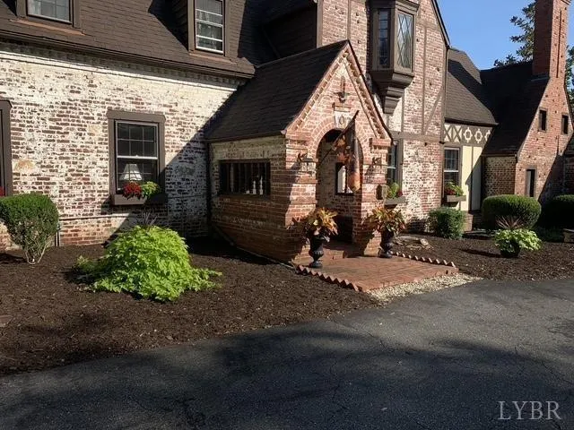 $1,100,000 | 1670-1694 Church Street, Appomattox, VA 24522