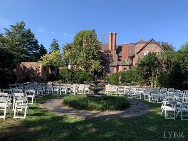 $1,100,000 | 1670-1694 Church Street, Appomattox, VA 24522