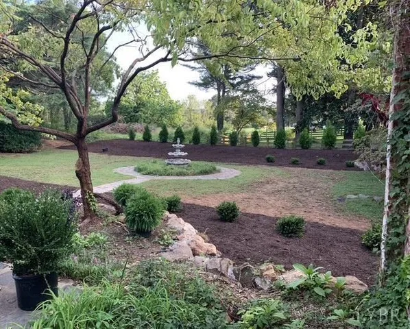 $1,100,000 | 1670-1694 Church Street, Appomattox, VA 24522