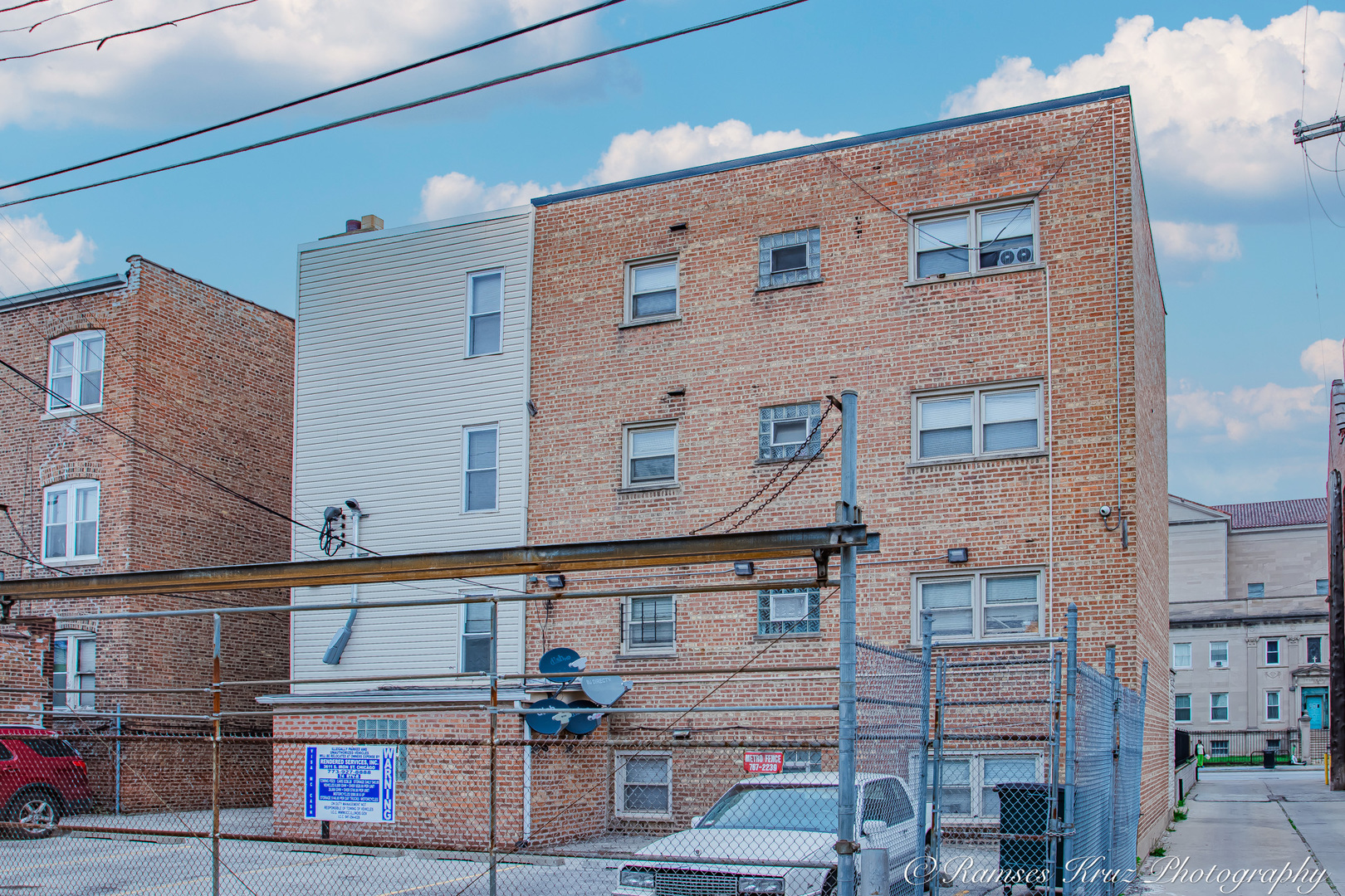 7844 South Jeffery Boulevard Chicago, IL 60649 - Photo 13 of 20 a building view with sitting space