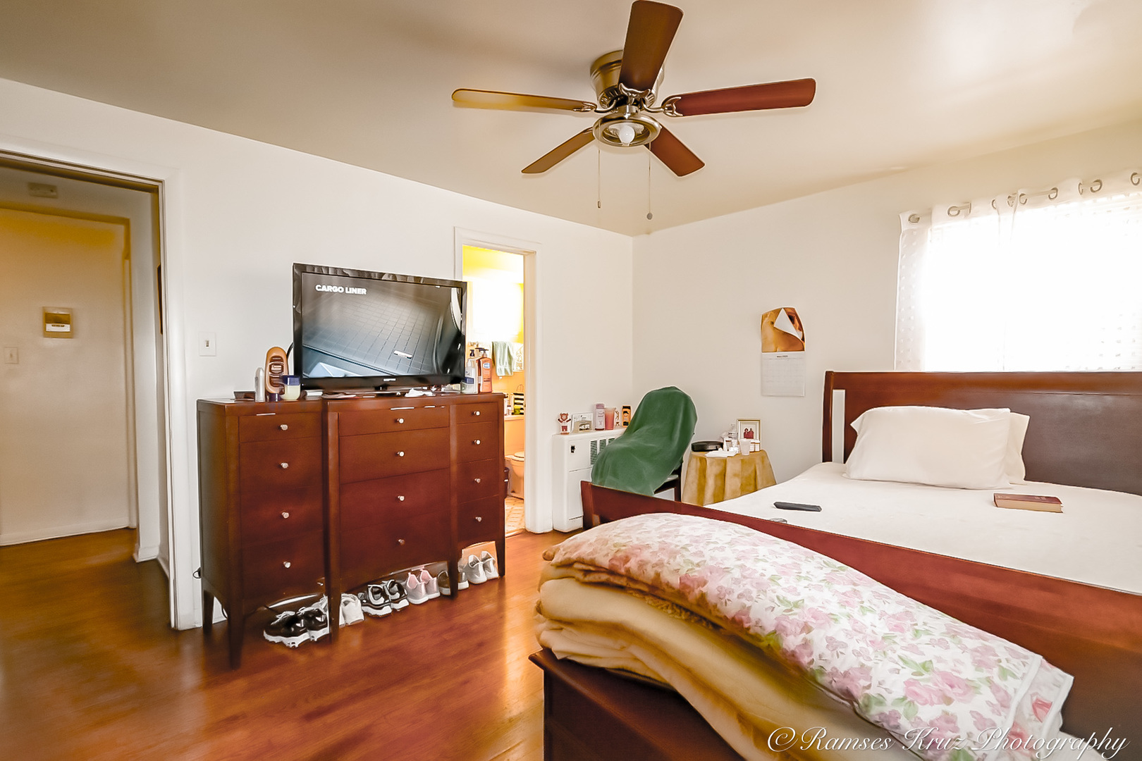 7844 South Jeffery Boulevard Chicago, IL 60649 - Photo 18 of 20 a bedroom with a bed and a flat screen tv