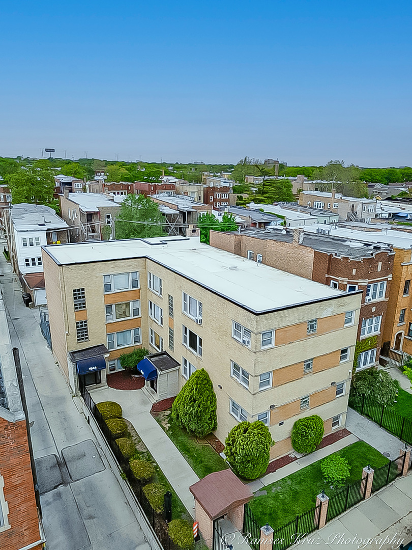 7844 South Jeffery Boulevard Chicago, IL 60649 - Photo 3 of 20 a view of a city with tall buildings