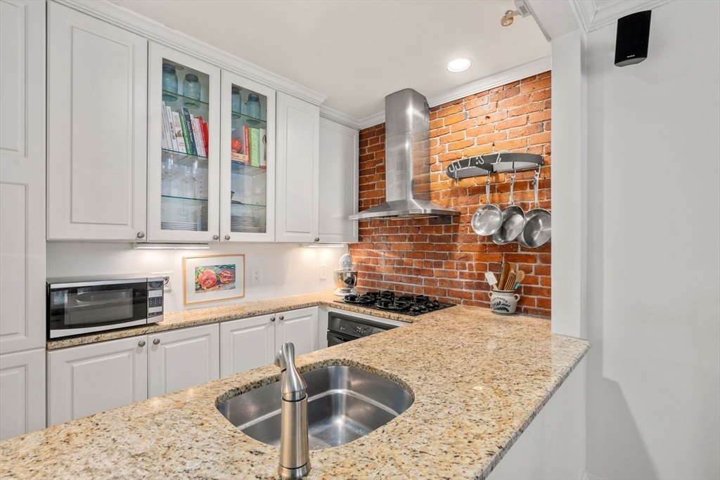 18 Worcester Square, Unit 2 Boston, MA 02118 - Photo 8 of 27