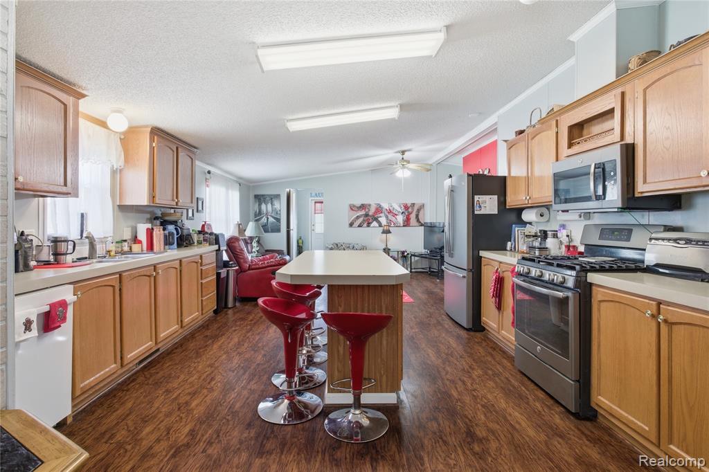 9857 Rembrandt Way Fenton, MI 48430 - Photo 3 of 44
