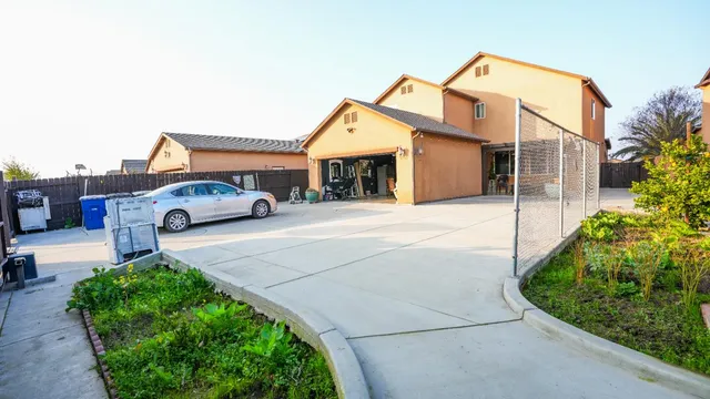$510,000 | 5922 East Fancher Creek Drive, Fresno, CA 93727