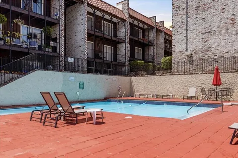 $198,000 | 5004 Grand Avenue, Unit E, Kansas City, MO 64112
