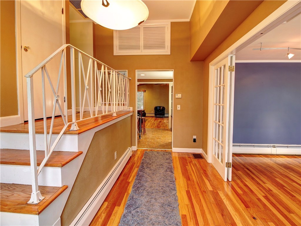 54 Bennington Road Cranston, RI 02920 - Photo 3 of 22