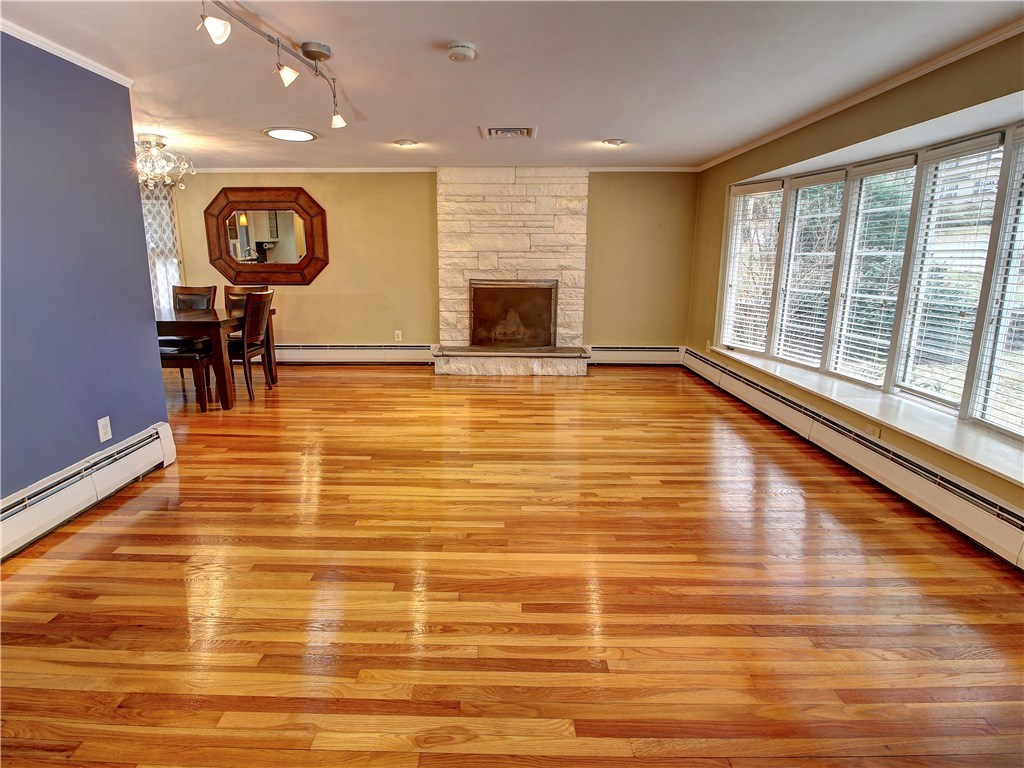 54 Bennington Road Cranston, RI 02920 - Photo 4 of 22