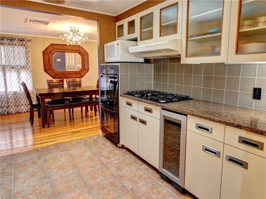54 Bennington Road Cranston, RI 02920 - Photo 9 of 22