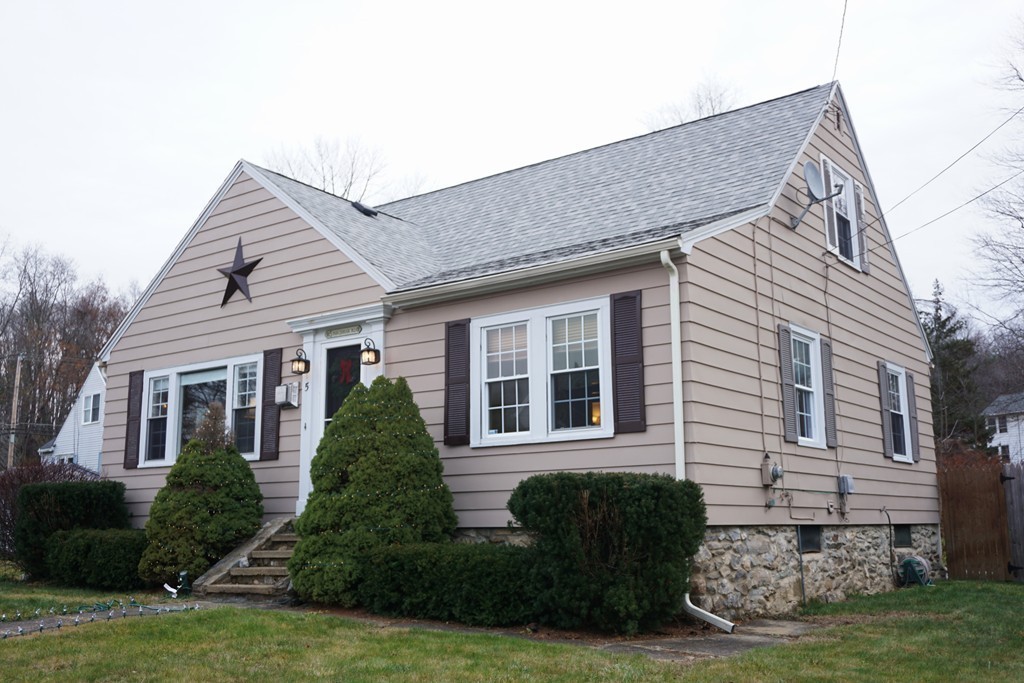 5 Farquhar Road Sturbridge, MA 01566 - Photo 27 of 27 a front view of a house with a garden