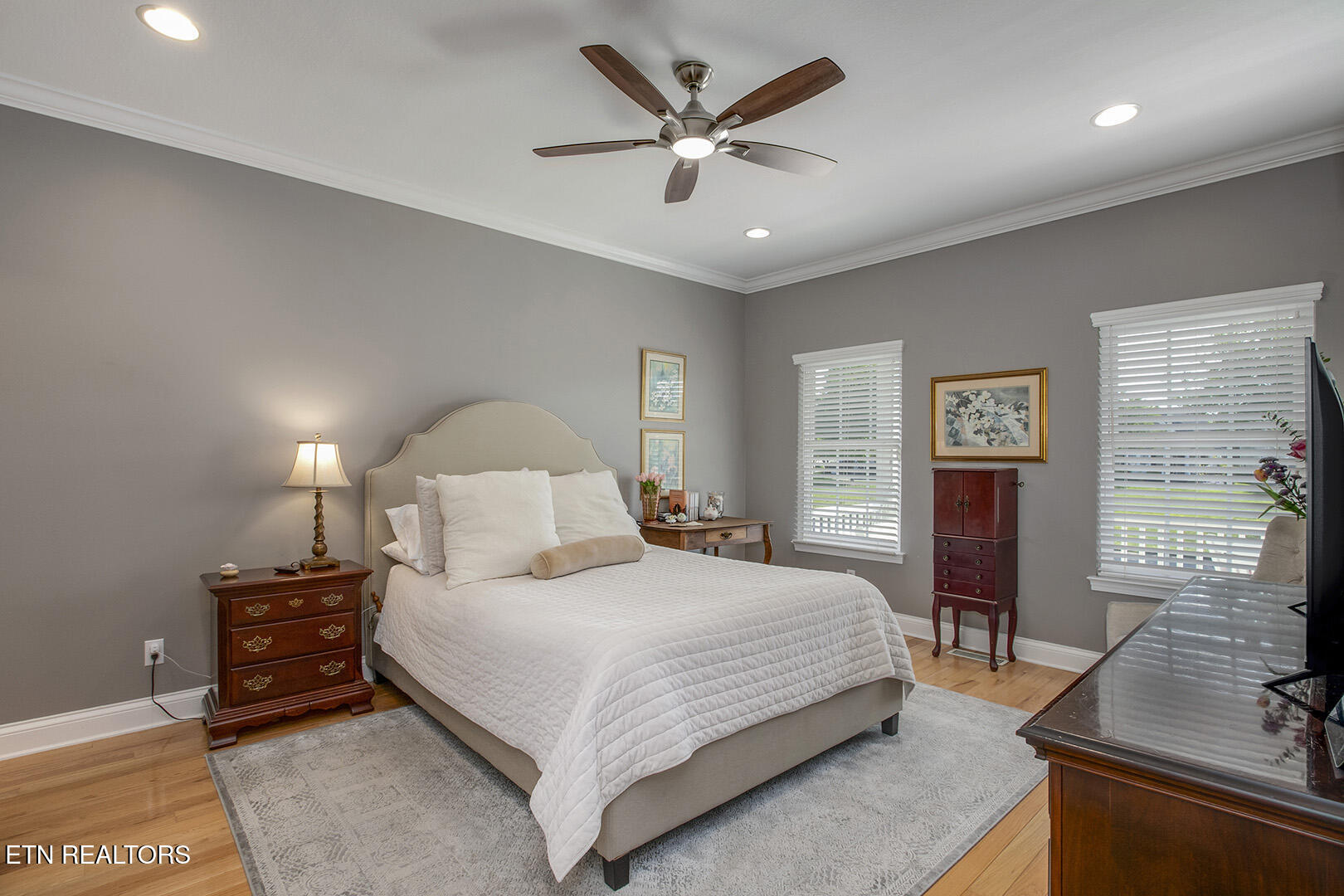 107 Liberty Court Oak Ridge, TN 37830 - Photo 22 of 32 22_LibertyCourt_105_MasterBedroom01