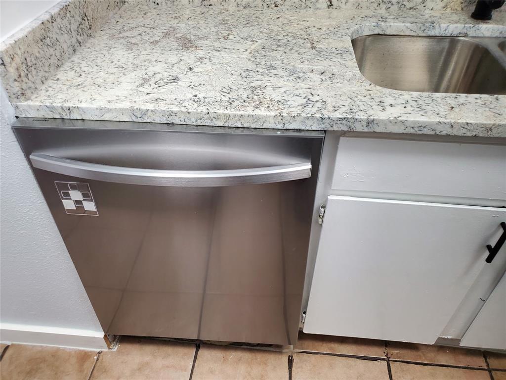 12482 Abrams Road, Unit 1402 Dallas, TX 75243 - Photo 11 of 32 a close view of sink