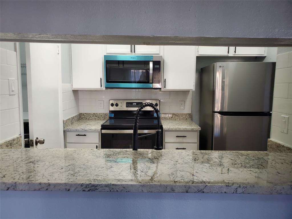 12482 Abrams Road, Unit 1402 Dallas, TX 75243 - Photo 8 of 32 a kitchen with a refrigerator and a microwave