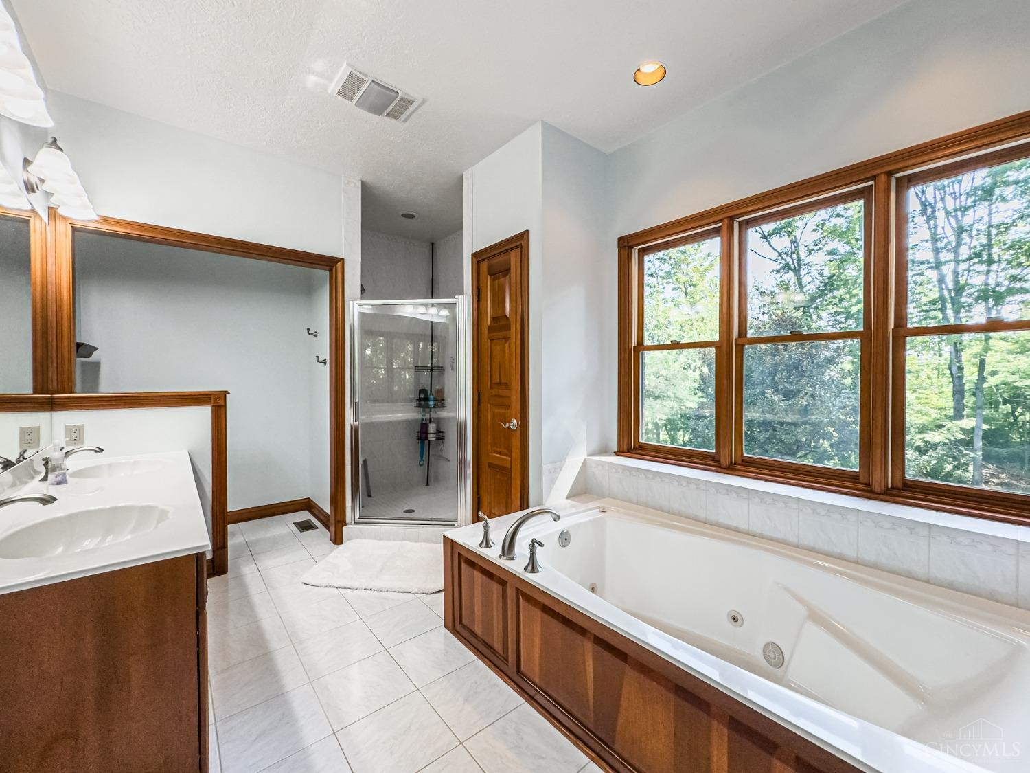 3831 Sunburst Ridge Lane Cincinnati, OH 45248 - Photo 25 of 44