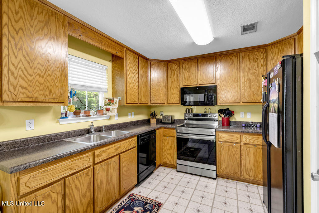 163 Inda Road Perkinston, MS 39573 - Photo 12 of 35 163NIndaRdE-21