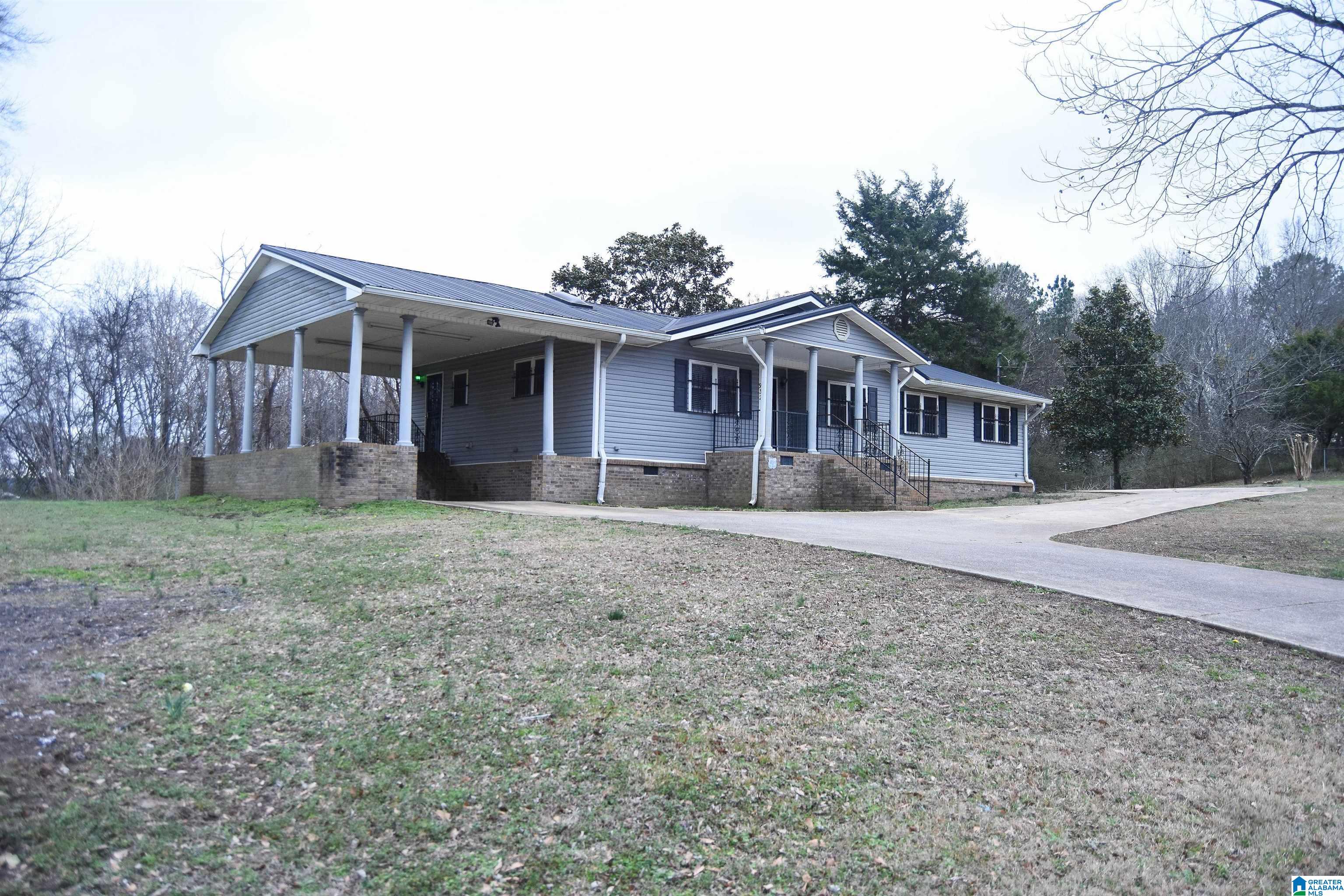 932 Parker Street Anniston, AL 36201 - Photo 2 of 37