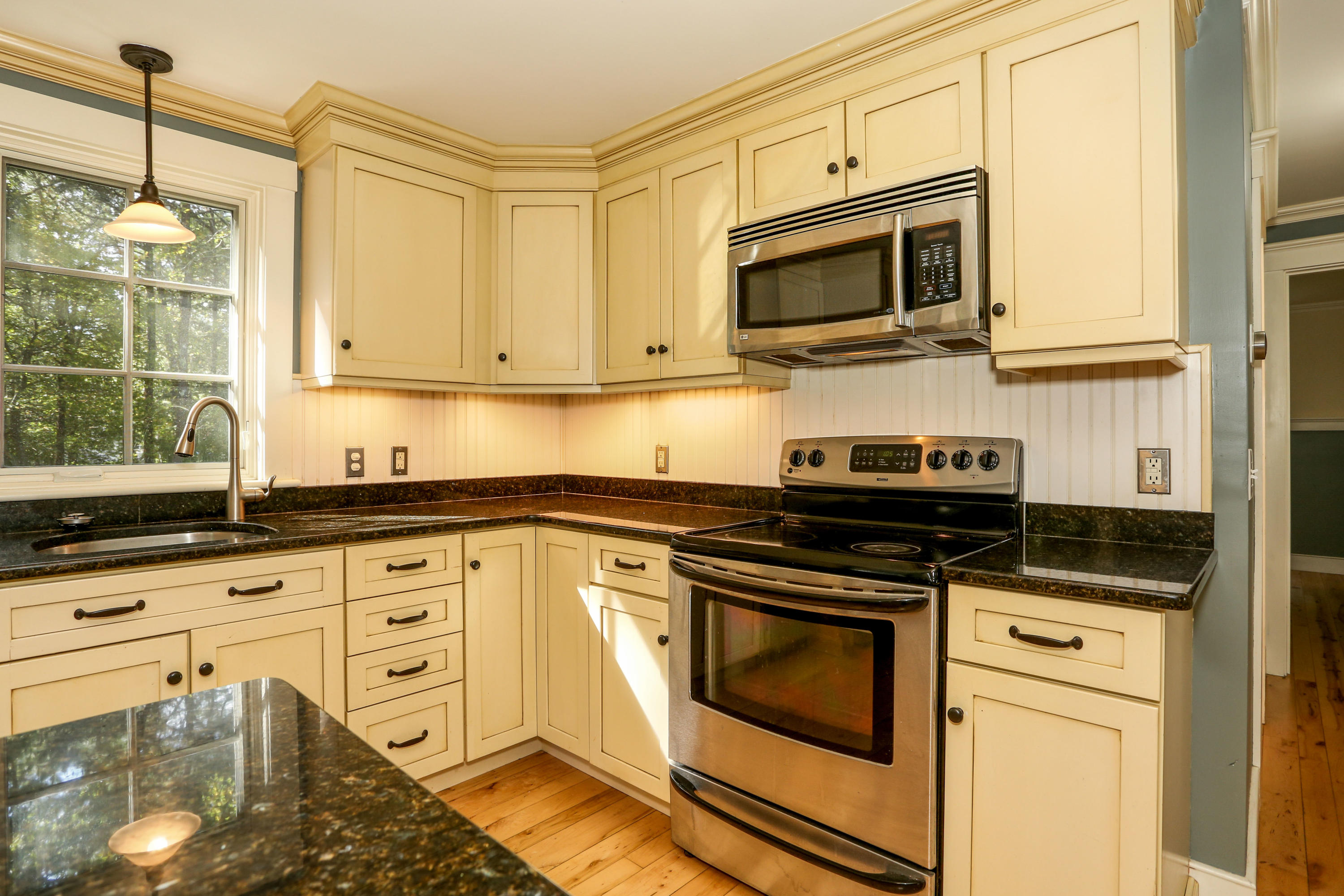 37 Chippingstone Road Marstons Mills, MA 02648 - Photo 9 of 33 37ChiLR-9