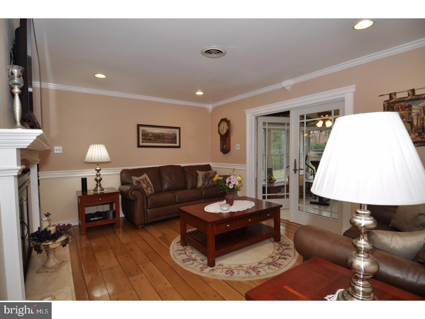 17 Assiscunk Drive Columbus, NJ 08022 - Photo 13 of 24 Family Room