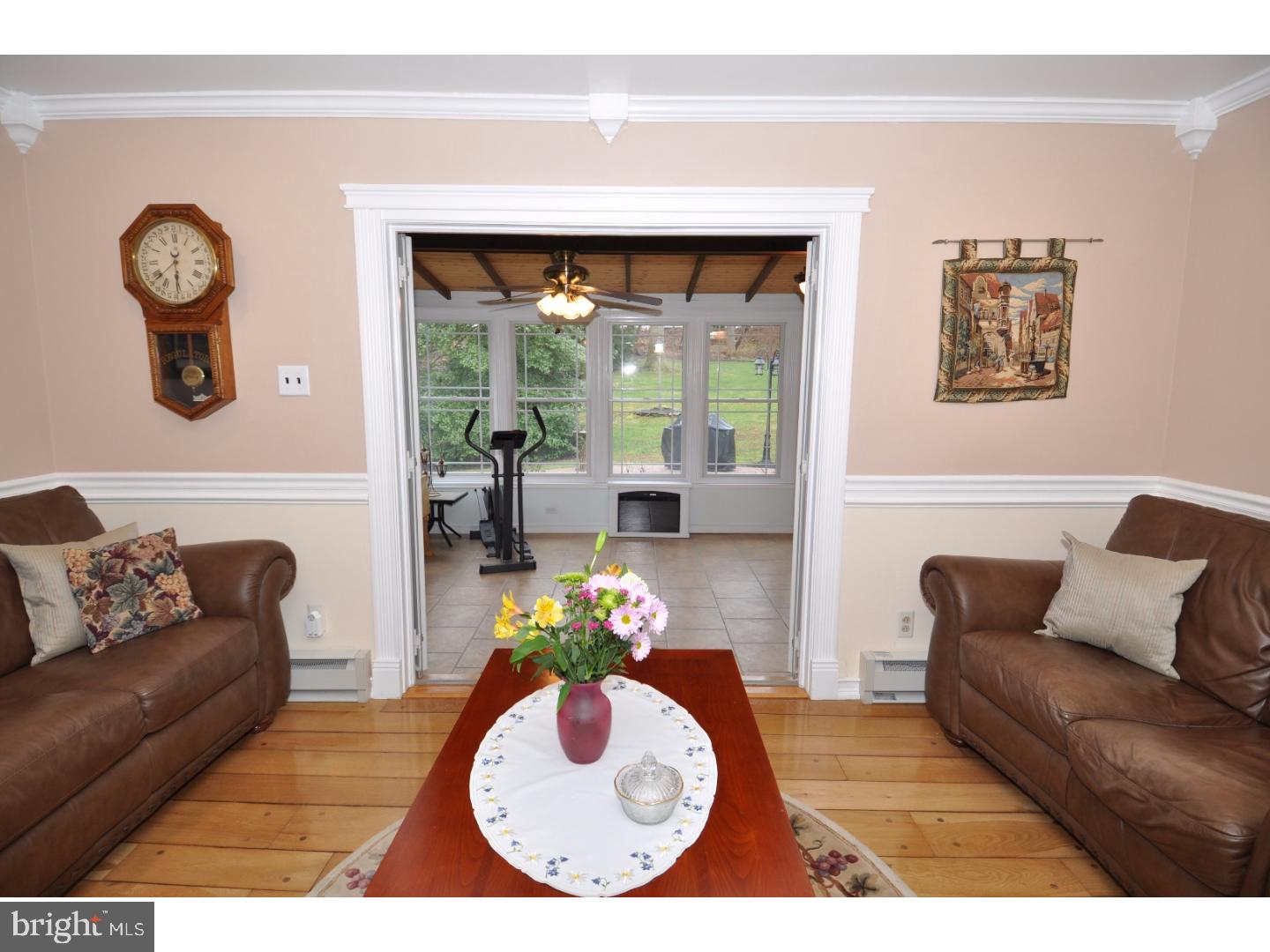 17 Assiscunk Drive Columbus, NJ 08022 - Photo 14 of 24 Family Room