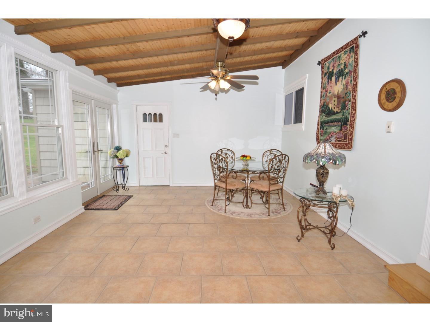 17 Assiscunk Drive Columbus, NJ 08022 - Photo 16 of 24 Sun Room
