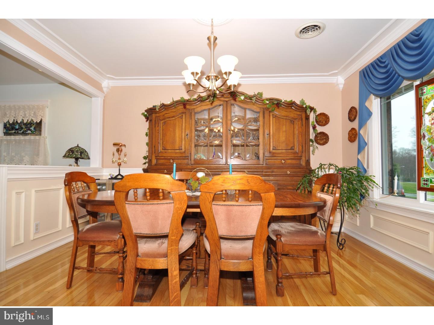 17 Assiscunk Drive Columbus, NJ 08022 - Photo 3 of 24 Dining Room