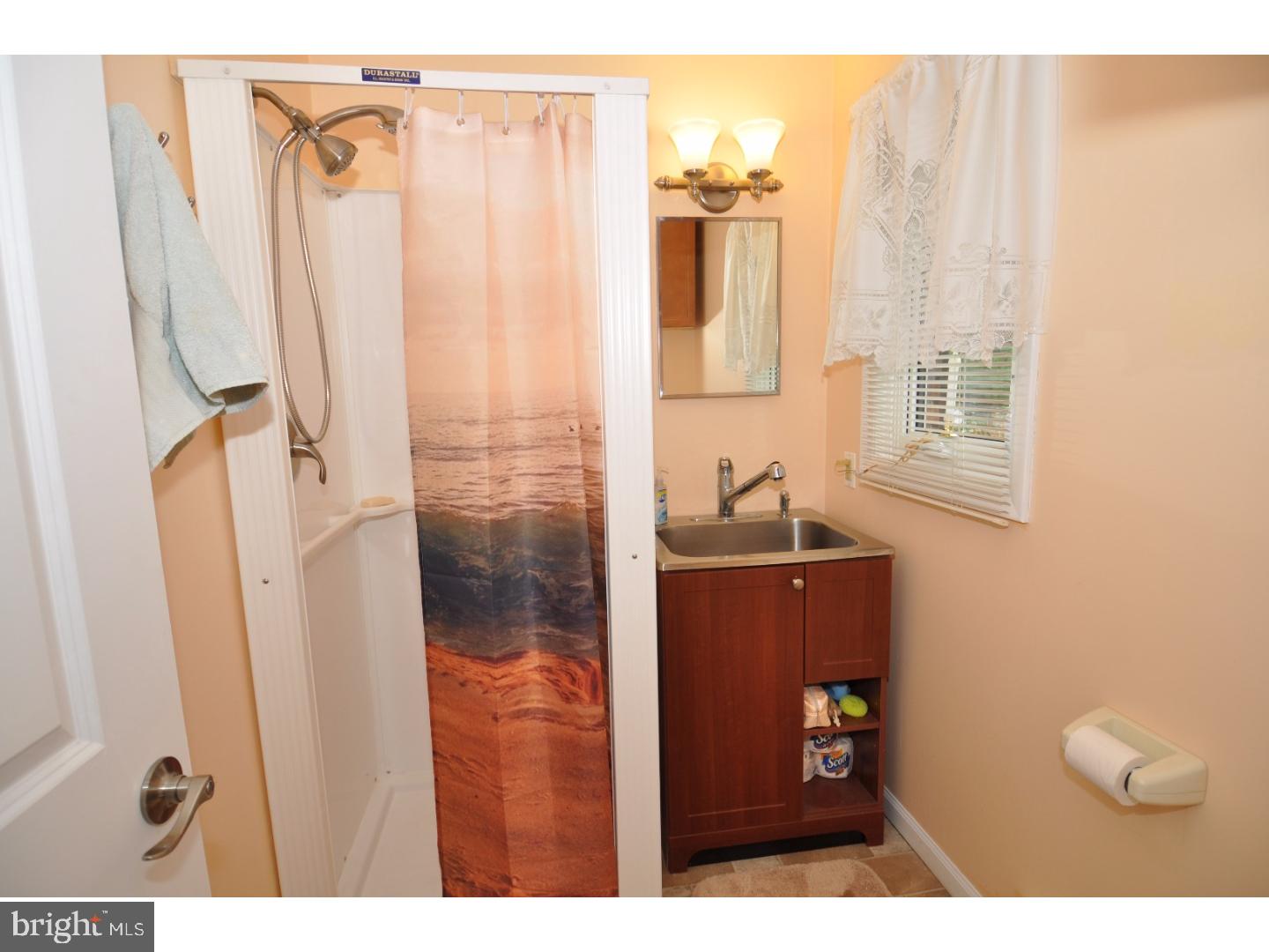 17 Assiscunk Drive Columbus, NJ 08022 - Photo 23 of 24 Bathroom