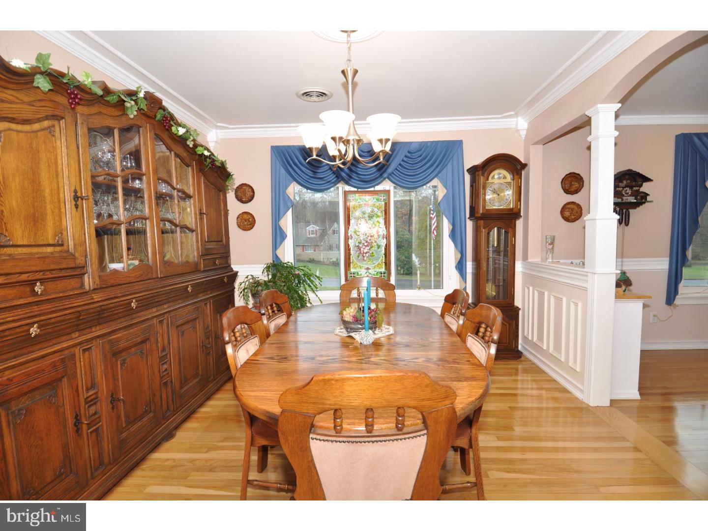 17 Assiscunk Drive Columbus, NJ 08022 - Photo 9 of 24 Dining Room