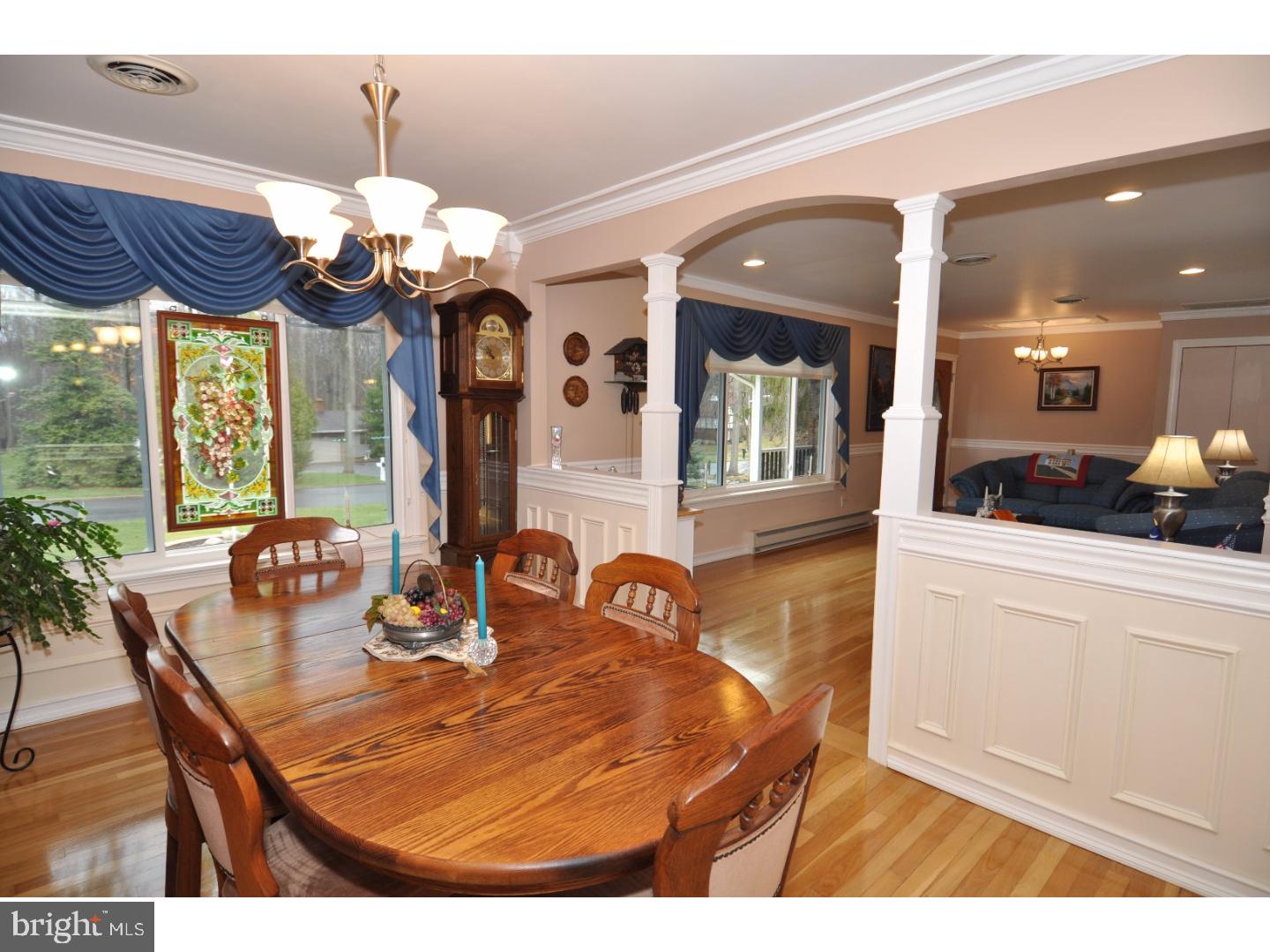 17 Assiscunk Drive Columbus, NJ 08022 - Photo 10 of 24 Dining Room