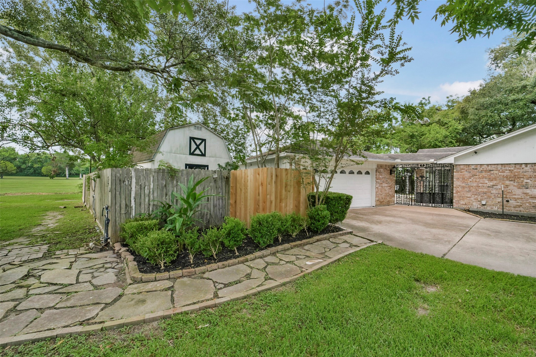 110 Ridgemont Drive Alvin, TX 77511 - Photo 42 of 43