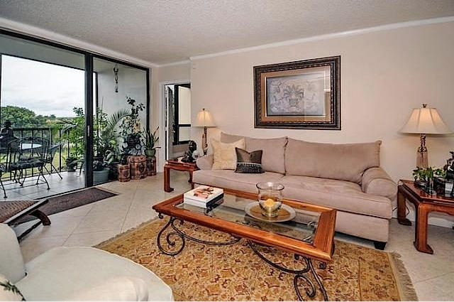 5951 Wellesley Park Drive, Unit 405 Boca Raton, FL 33433 - Photo 6 of 13 Living Room