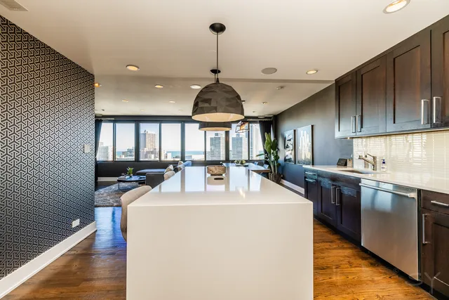 $7,500 | 2754 North Hampden Court, Unit 2105, Chicago, IL 60614