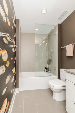 $7,500 | 2754 North Hampden Court, Unit 2105, Chicago, IL 60614