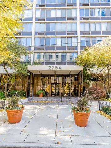 $7,500 | 2754 North Hampden Court, Unit 2105, Chicago, IL 60614