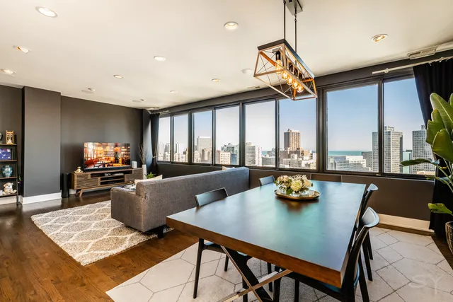 $7,000 | 2754 North Hampden Court, Unit 2105, Chicago, IL 60614