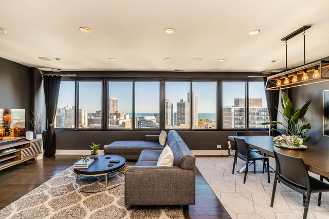 $7,500 | 2754 North Hampden Court, Unit 2105, Chicago, IL 60614