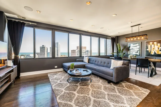 $7,500 | 2754 North Hampden Court, Unit 2105, Chicago, IL 60614