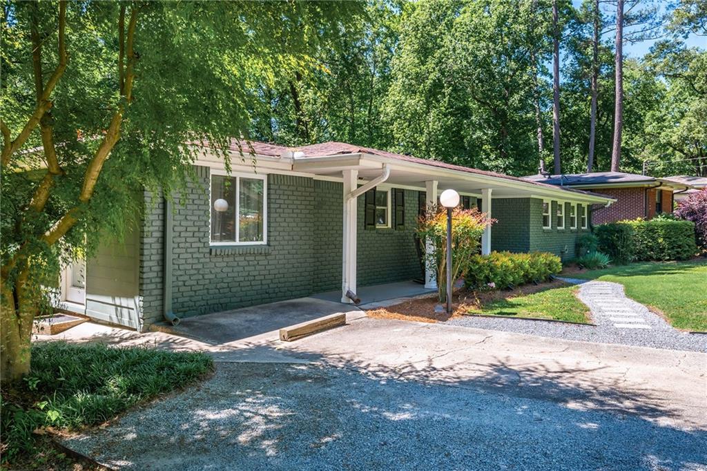 2558 Woodacres Road Northeast Atlanta, GA 30345 - Photo 4 of 37